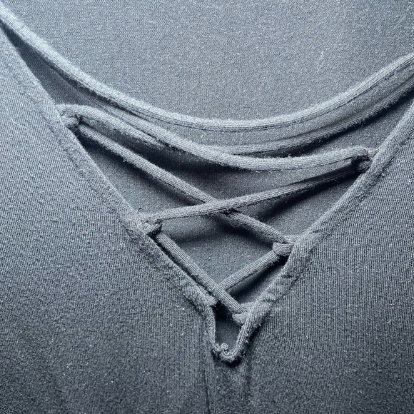 Old Navy Women’s Black V-Neck Women's Top - Picture 4 of 5